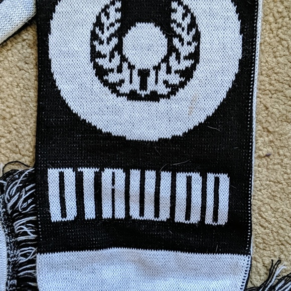 Scarf - Picture 2 of 3